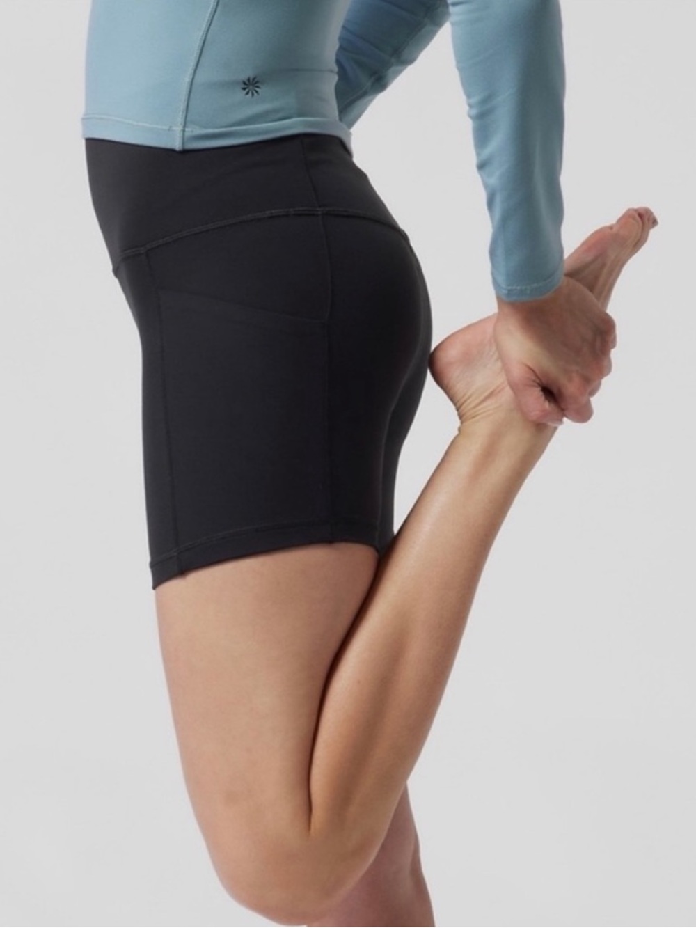 Athleta Salutation Stash Pocket 7” Biker Short Women's Black High-Rise Medium - Picture 3 of 11
